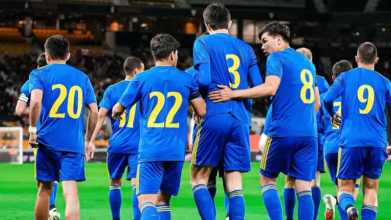 Сборная Казахстана по футболу U21 после забитого гола в матче против Англии в отборе ЕВРО-2027