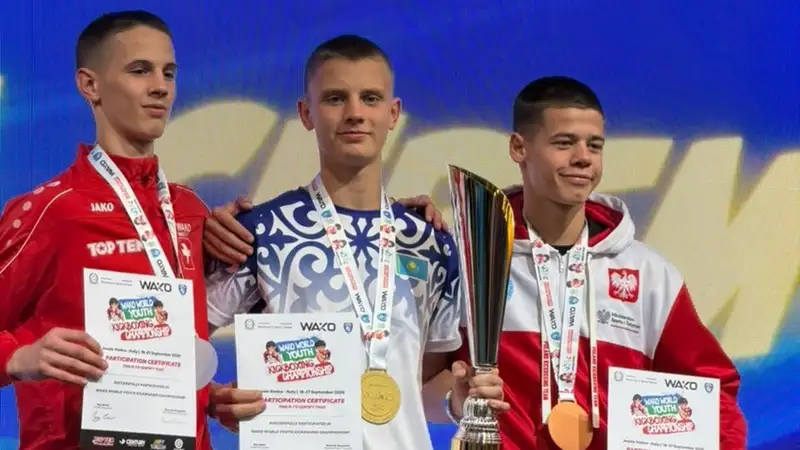 Казахстанский кикбоксёр с победой на чемпионате мира среди молодёжи в Италии