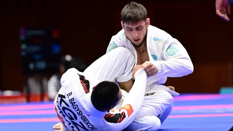 Адлан Мадаев выиграл первый поединок на Азиаде