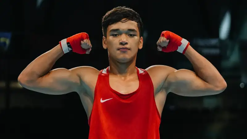 Бейбарыс Аширбай празднует победу в одном из поединков на чемпионате Азии-2025