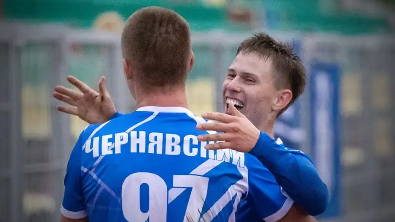 Вадим Яковлев празднует гол 