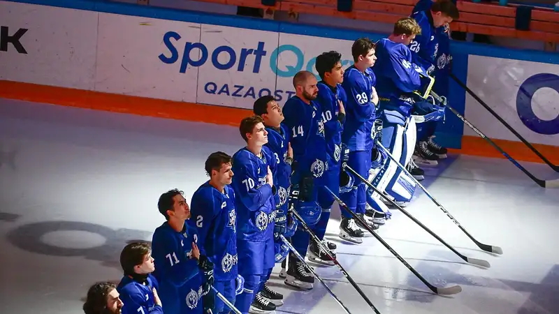 Хоккеисты "Барыса" перед игрой