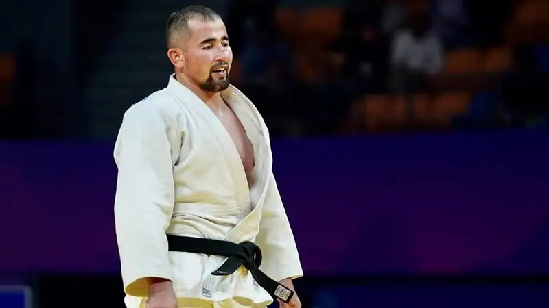 Казахстанский парадзюдоист Галымжан Смагулулы на татами 