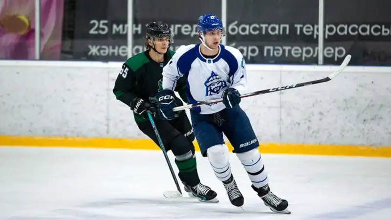 Игровой эпизод в матче Бейбарыс - Номад в чемпионате РК по хоккею