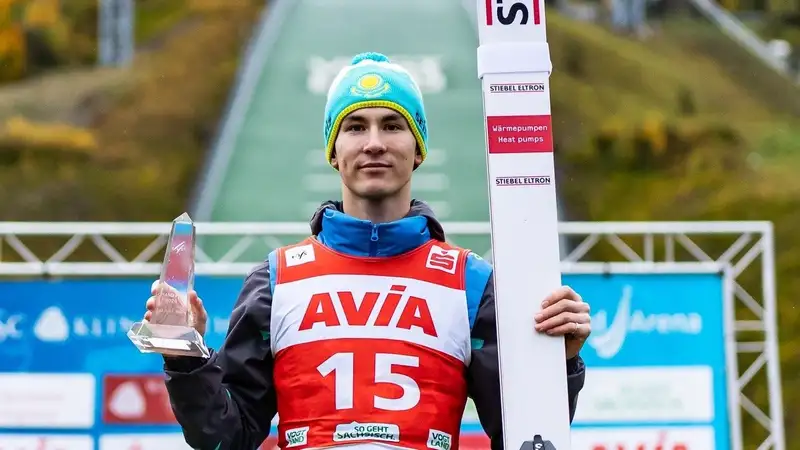 Данил Васильев на подиуме турнира FIS