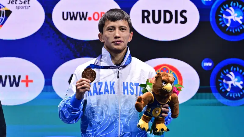 Исхар Курбаев с бронзовой медалью чемпионата мира по борьбе