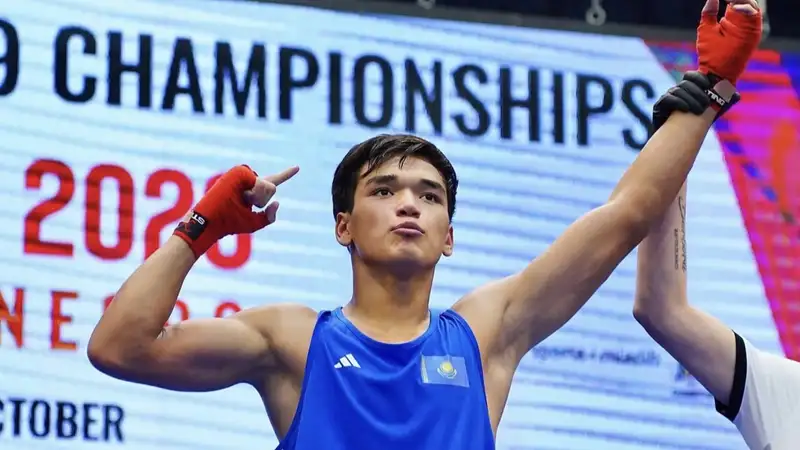 Бибарыс Аширбай после победы в полуфинальную бою молодежного чемпионата мира